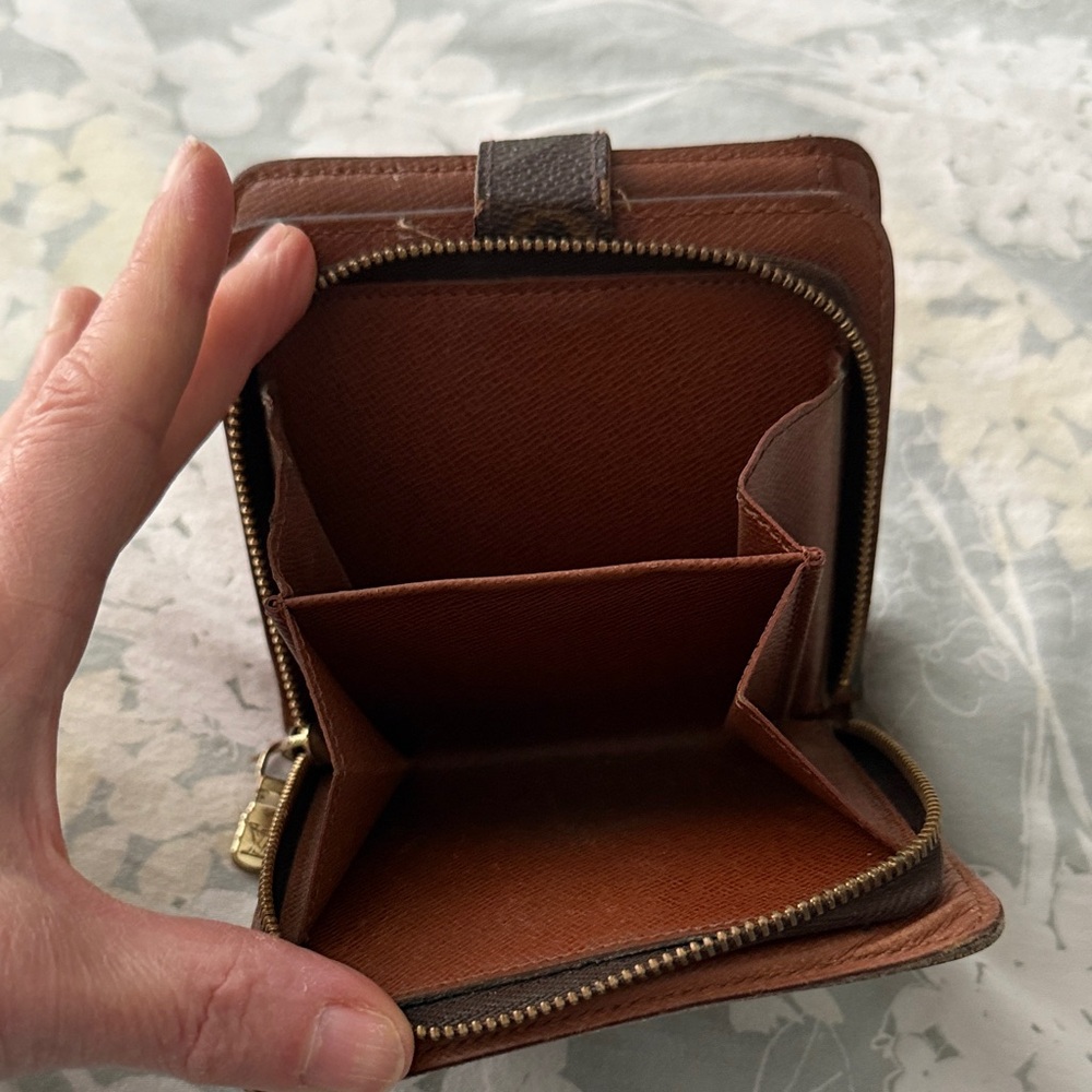 Vintage Authentic Louis Vuitton Dark Brown Monogram Wallet - Picture 4 of 10